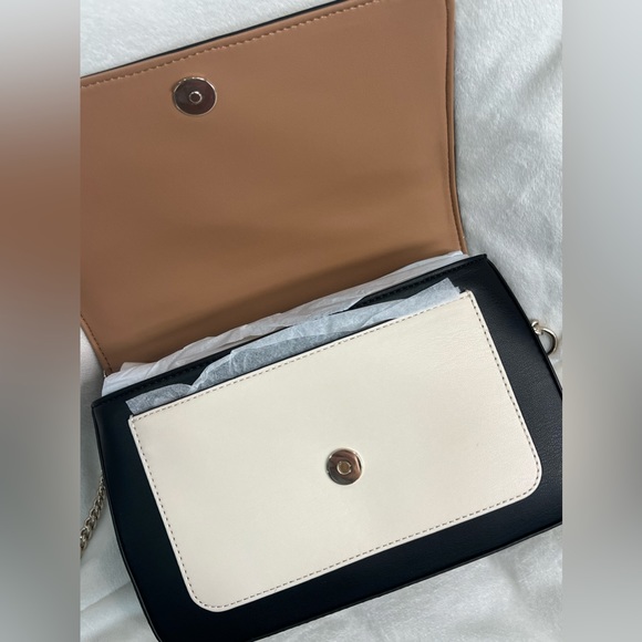 New DKNY Crossbody Bag - Picture 2 of 12